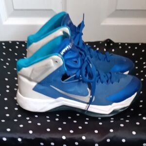 Blue and White Nike Hyper Quicknessl Preowned Womens Size 9